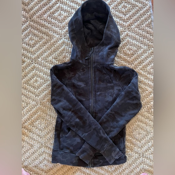 Lululemon Scuba Hoodie in Camo - Picture 3 of 3